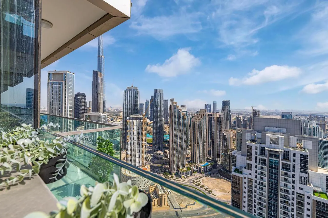 Daniels Burj Khalifa View 2Br In Paramount Midtown 두바이 아파트